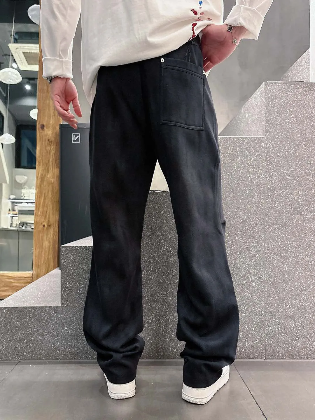Balenciaga 🆕2026 Autumn and Winter New Arrival Casual Pants! The official website will be released simultaneously. Brand Classic LOGO casual pants, customized fabrics, excellent comfort and strong touch. Highly recognisable, perfect appearance and craftsmanship. Size:M-3XL